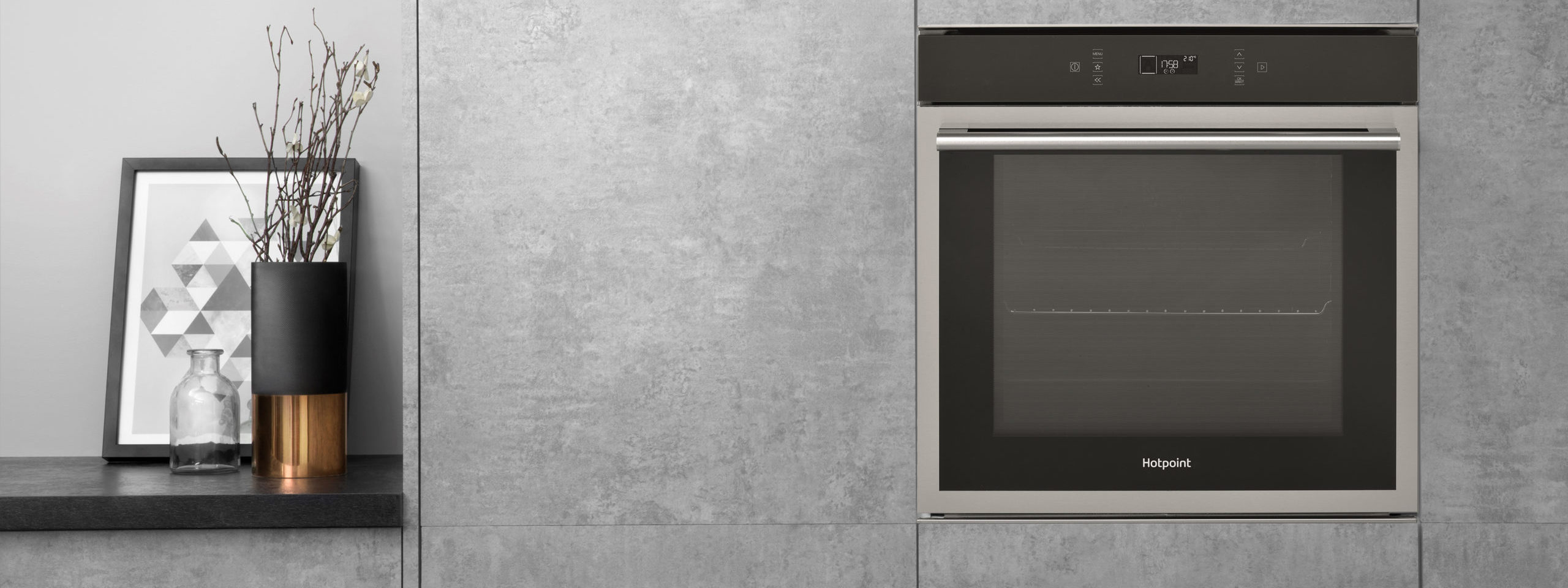 Hotpoint Class 6 electric, single, built-in oven (SI6 874 SH IX) - lifestyle - GHI Approved