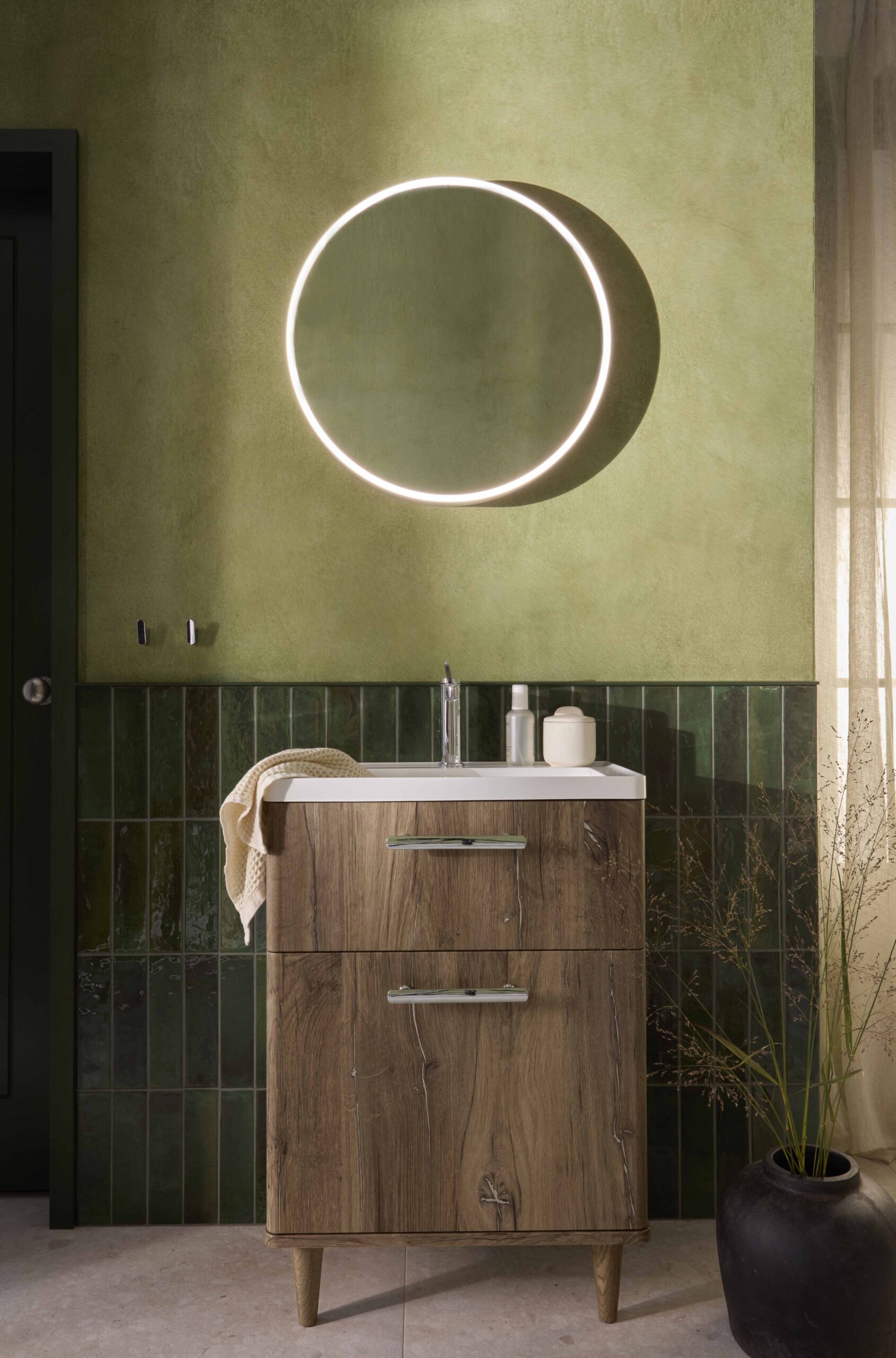 Spirit-Round-60-Sierra-60-Walton-Oak-Pico-Robe-Hook-CHR