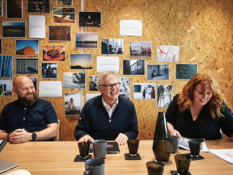 L-R_Mark Leaf, James Thomson CBE & Gemma Smith your-showhome.com
