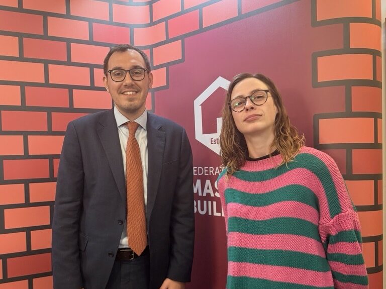 Tom Gordon MP and Iona S-R yourshow-home.com