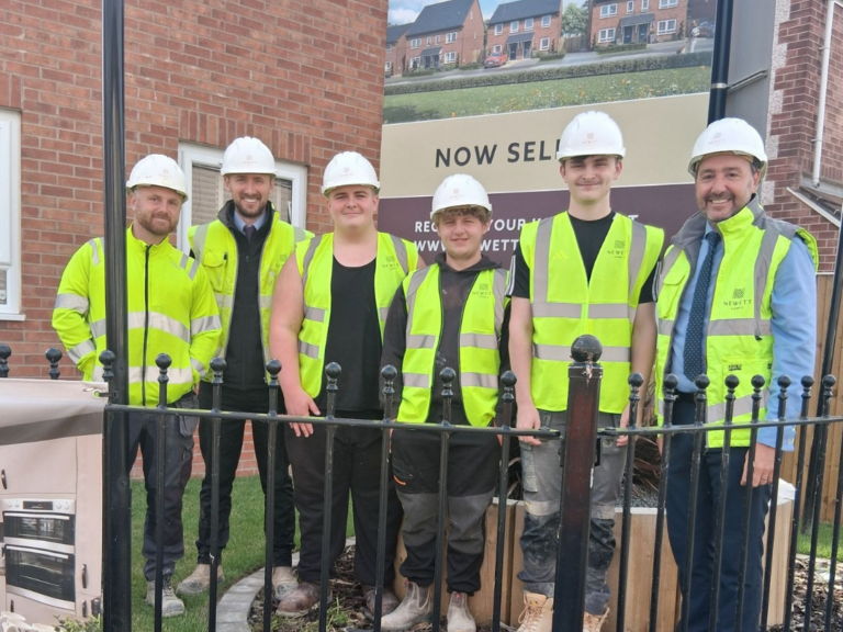 L-R - Contractor Jason Matthews; Newett Homes site manager, Louis Wray; Apprentices Jack Stott, Charlie Shaw, Brayden Gilman; and Newett Homes production director, Andy yourshow-home.com